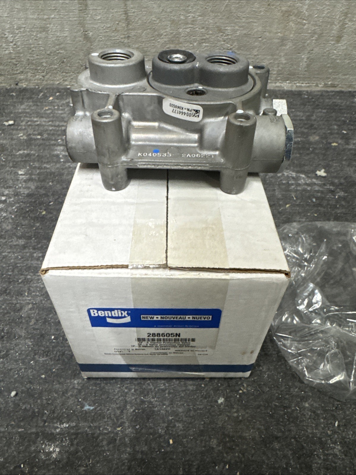 BENDIX TP-5 TRACTOR VALVE - 288605N BENDIX TP-5 TRACTOR VALVE - 288605N