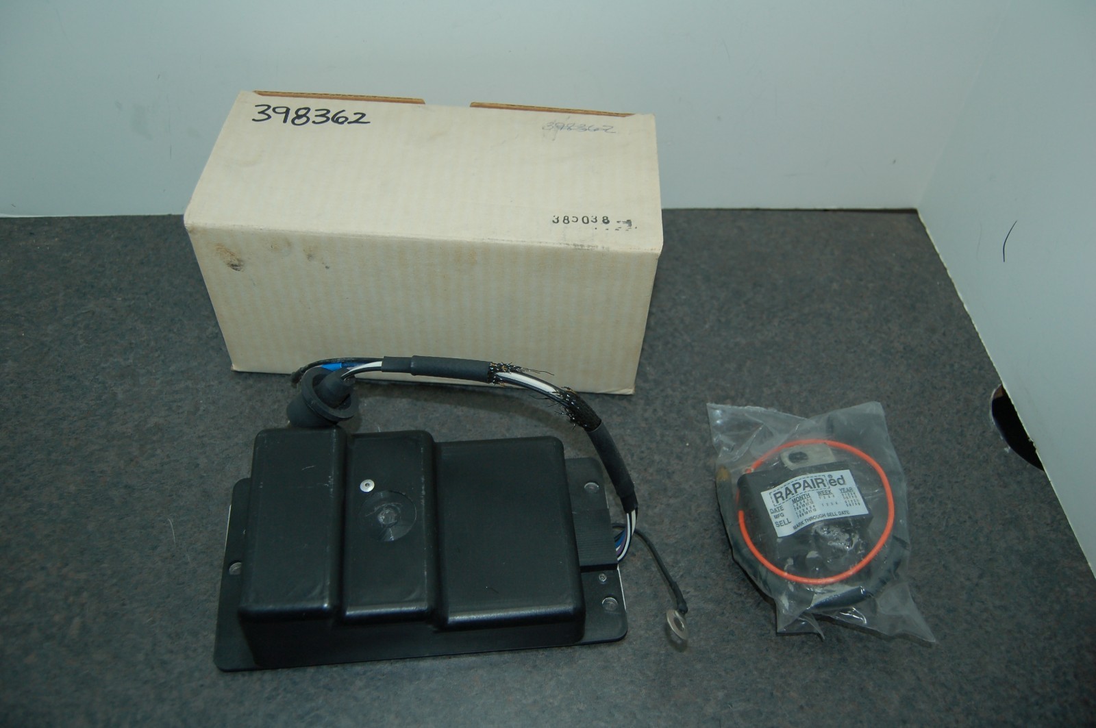NOS GENUINE OMC 398362 Pulse Pack & IGNITION COIL EVINRUDE BRP V4 NEW OLD STOCK NOS GENUINE OMC 398362 Pulse Pack & IGNITION COIL EVINRUDE BRP V4 NEW OLD STOCK