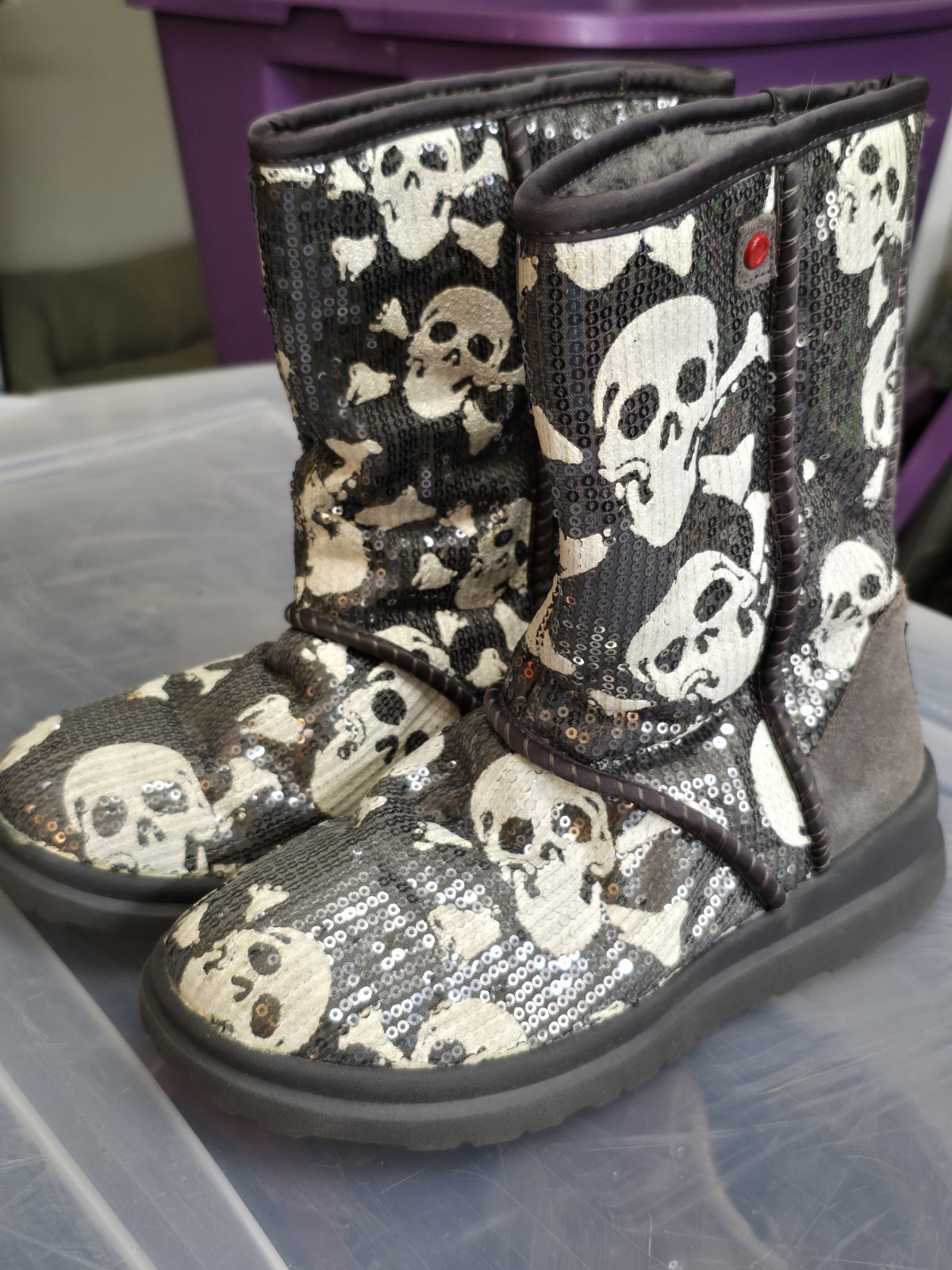 UGG Limited Edition Rare Skull Boots Sequin Women 6 EU 37 Grey UGG Limited Edition Rare Skull Boots Sequin Women 6 EU 37 Grey