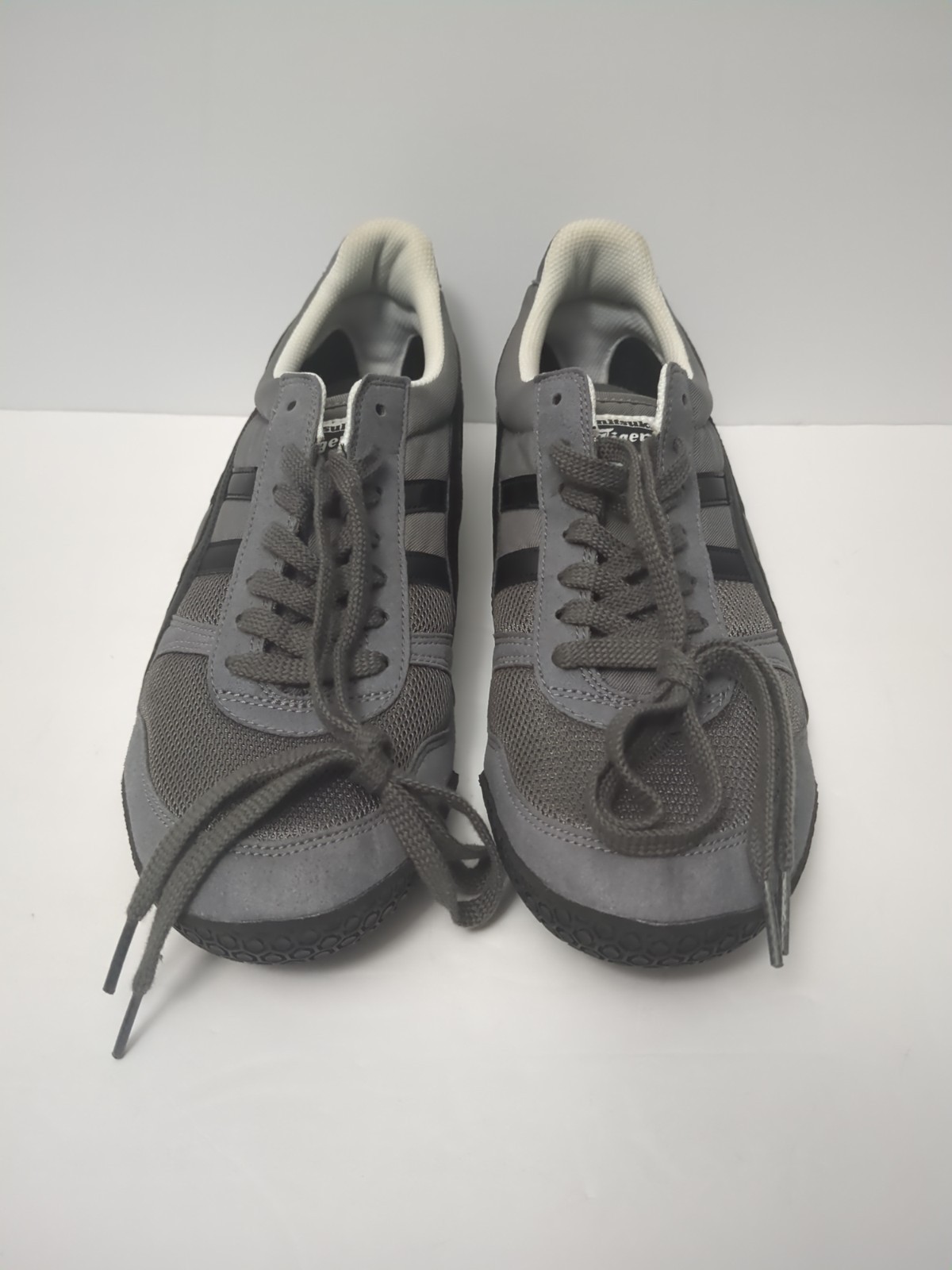 Men\'s US Size 10.5 Onitsuka Tiger Gray Sneakers Ultimate 81 HN201 Narrow Fit Men\'s US Size 10.5 Onitsuka Tiger Gray Sneakers Ultimate 81 HN201 Narrow Fit