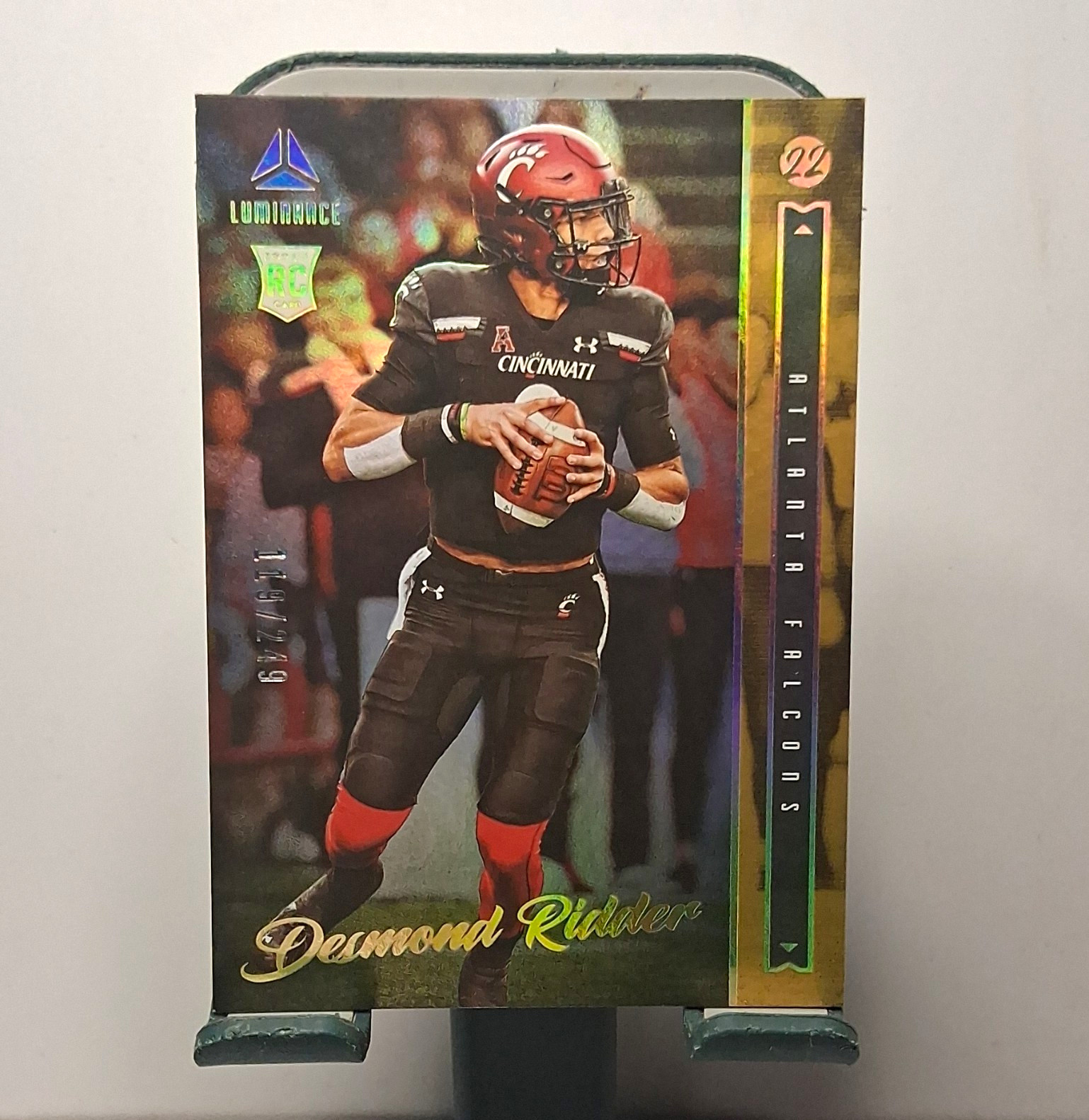 2022 Panini Luminance Desmond Ridder RC Atlanta Falcons #102 Gold /249 2022 Panini Luminance Desmond Ridder RC Atlanta Falcons #102 Gold /249