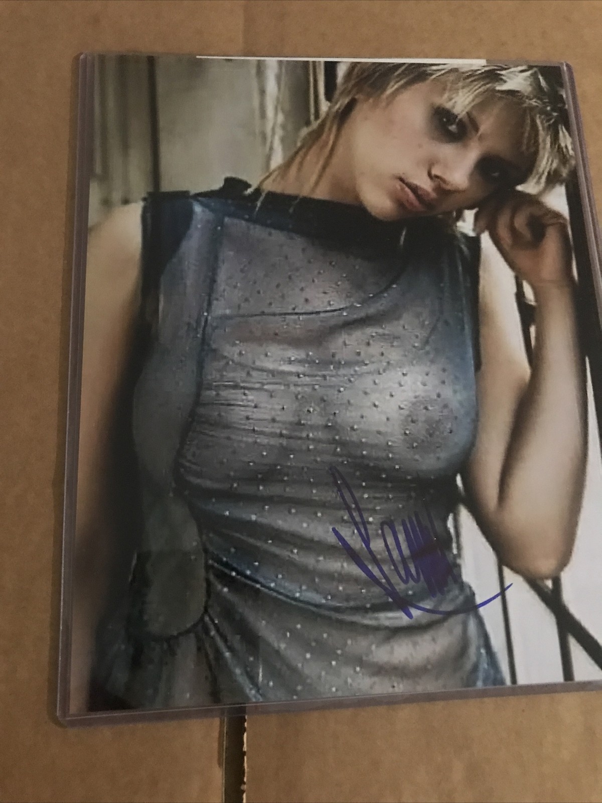 scarlett johansson Royal Autographed Photo scarlett johansson Royal Autographed Photo