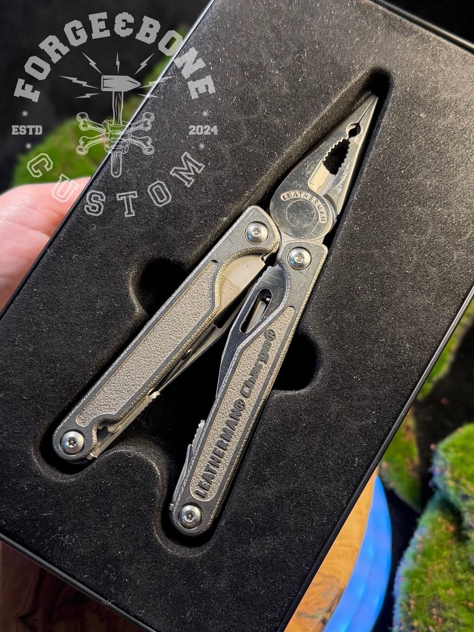 Leatherman Charge Titanium, new in collector metal tin