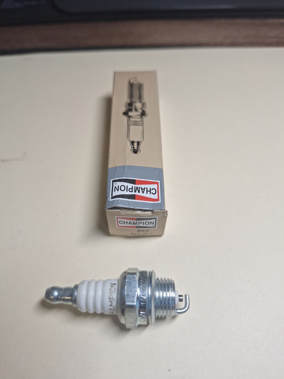 Genuine Champion RCJ6Y Small Engine Performance OE Replacement Spark Plug. 852-1 Genuine Champion RCJ6Y Small Engine Performance OE Replacement Spark Plug. 852-1