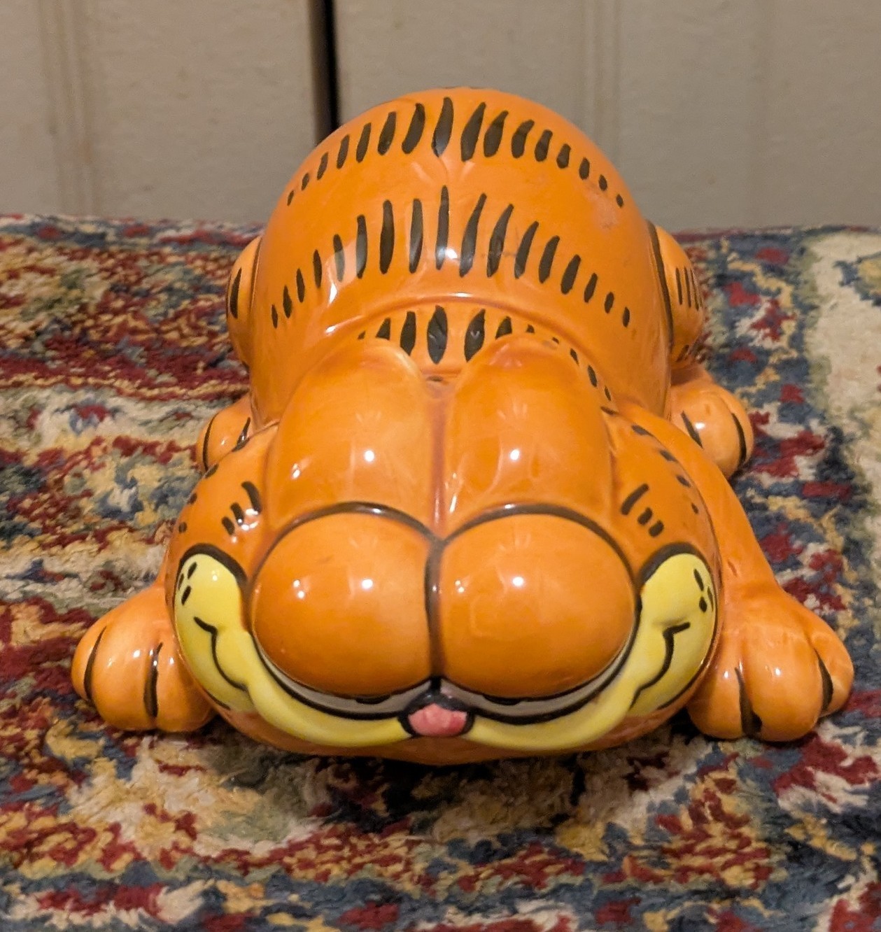 1981 Enesco Garfield Ceramic Figurine Original Gold Label 1981 Enesco Garfield Ceramic Figurine Original Gold Label