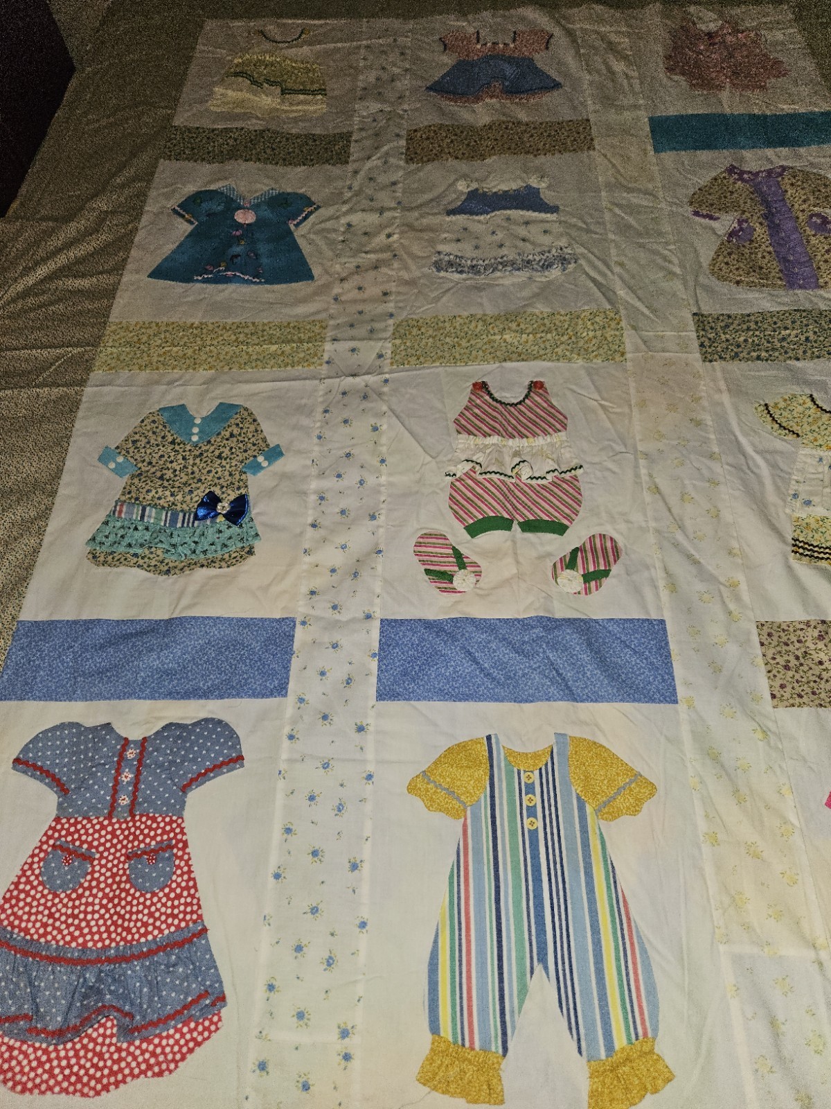 Gorgeous Applique Baby/Doll Outfits Unfinished Quilt Top Lovely Details 73\