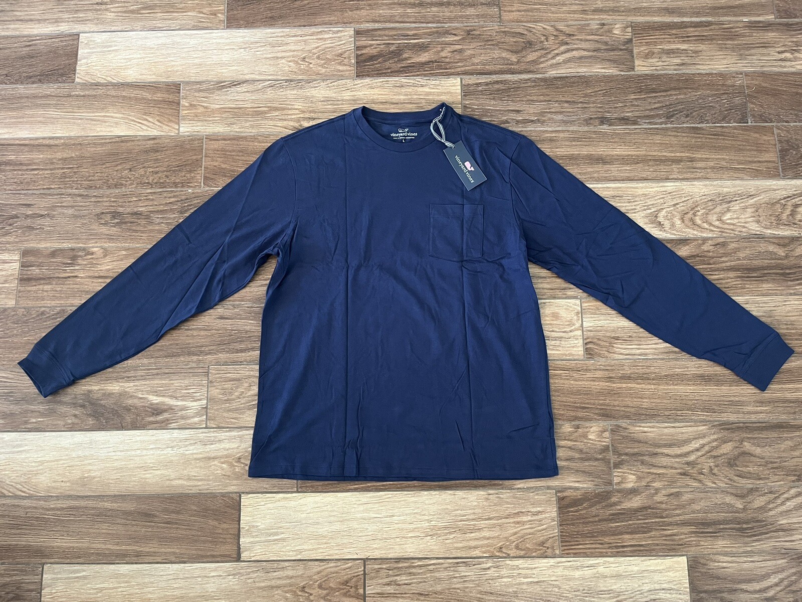 NEW WITH TAGS Men’s Vineyard Vines Blue Long Sleeve T-Shirt Large Pocket Shirt NEW WITH TAGS Men’s Vineyard Vines Blue Long Sleeve T-Shirt Large Pocket Shirt