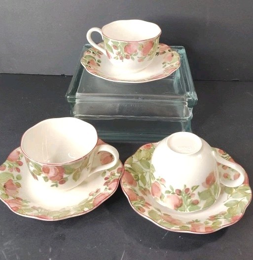 Nikko Precious Japanese Floral Cups & Saucers Tableware Set of 3 (6 Pcs) Nikko Precious Japanese Floral Cups & Saucers Tableware Set of 3 (6 Pcs)