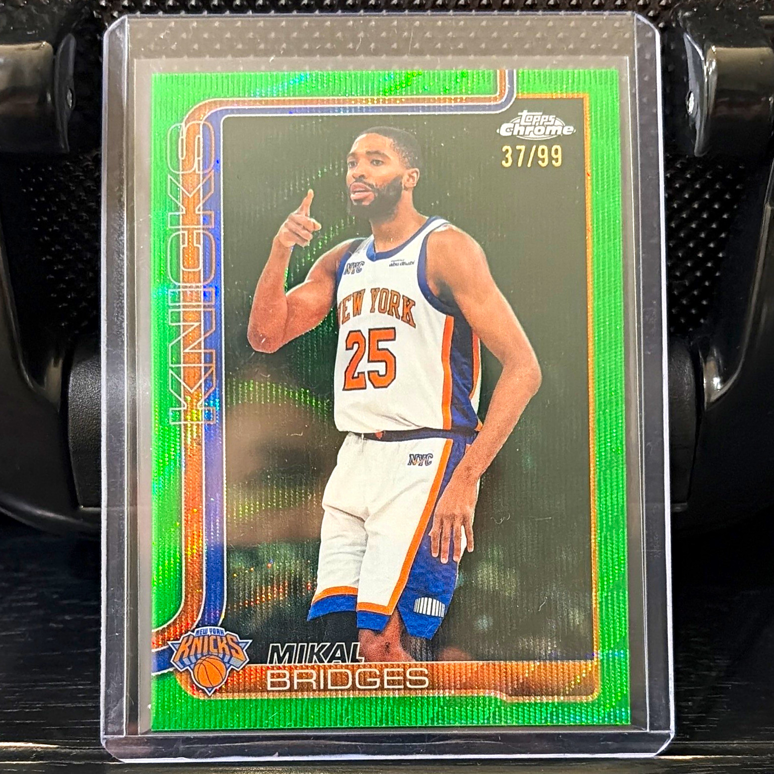 Topps 2025-26 Mikal Bridges #18 New York Knicks Green Rainbow 37/99
