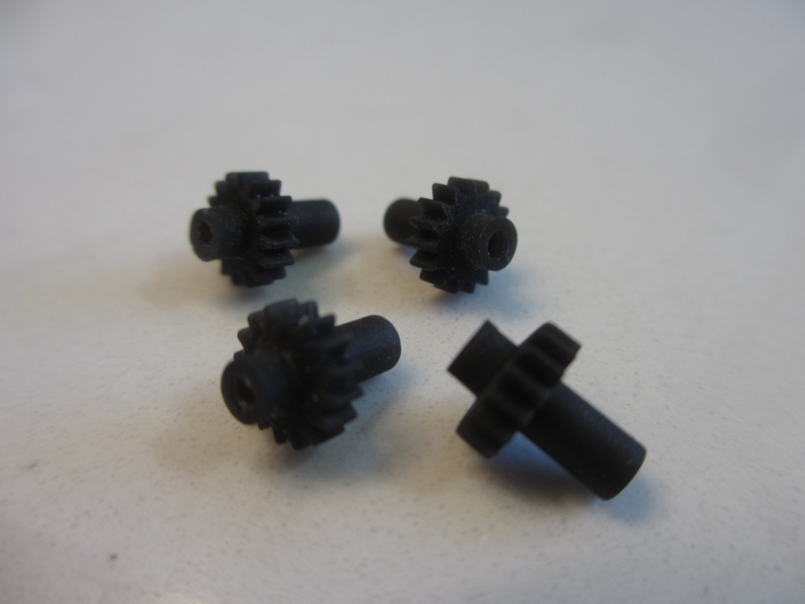 REPLACEMENT FOR CRACKED DRIVE GEARS -- GE 44 & 70 TON DIESEL HO BACHMANN