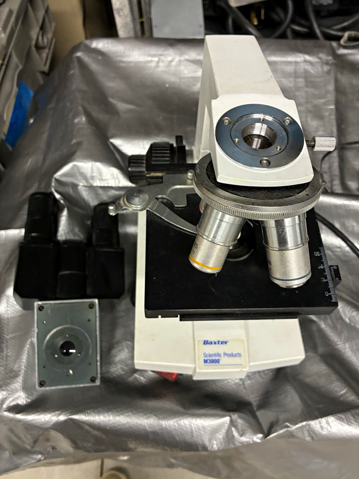 Baxter M3000 Upright Binocular Compound Microscope, Medical Lab, 4X-100X Baxter M3000 Upright Binocular Compound Microscope, Medical Lab, 4X-100X