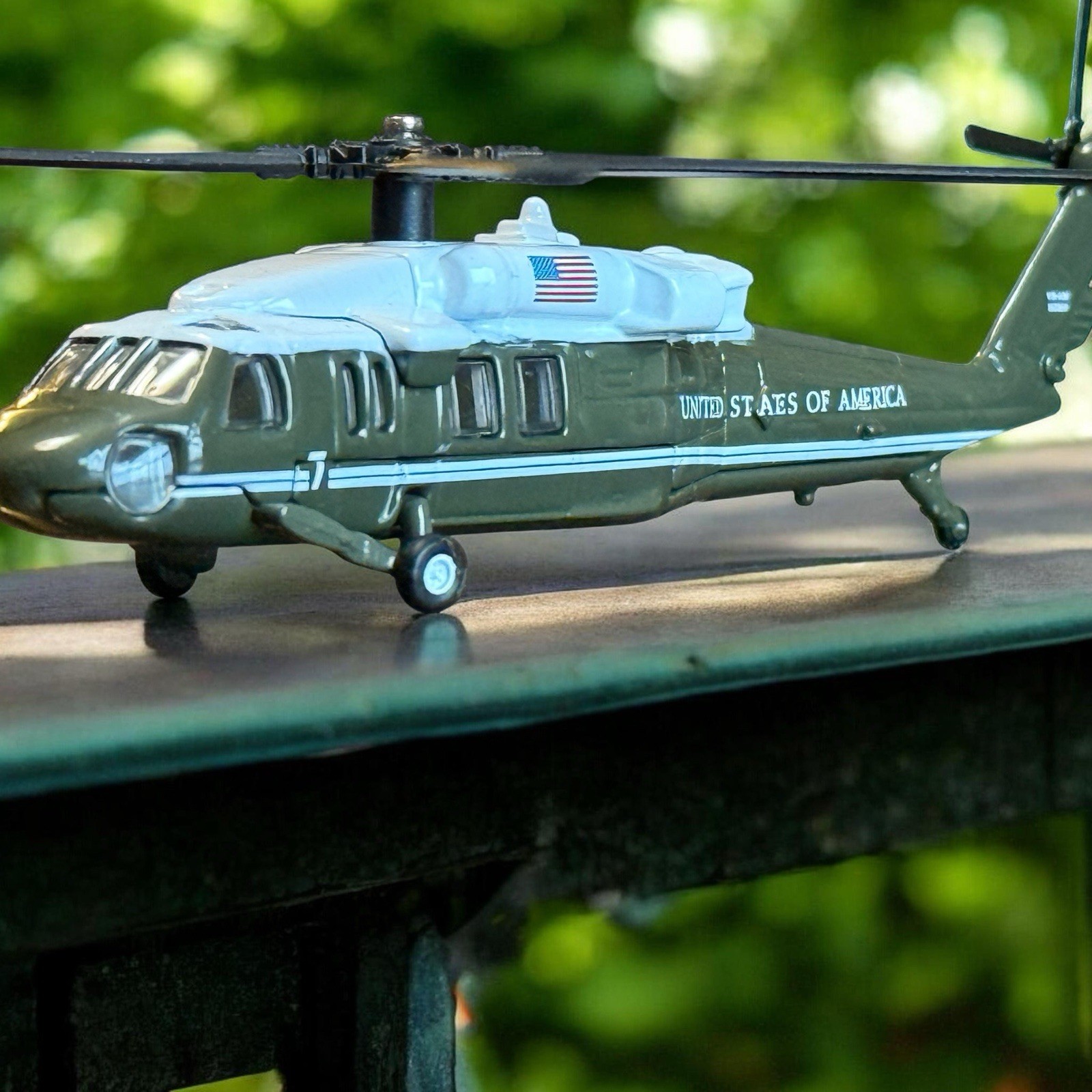 Corgi VH-60N Black Hawk Marine One President Helicopter Showcase Die-Cast 1:140 Corgi VH-60N Black Hawk Marine One President Helicopter Showcase Die-Cast 1:140