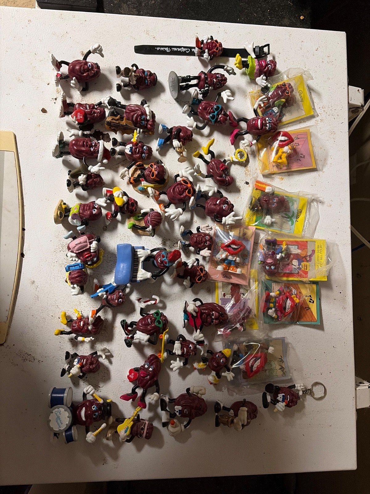 Huge Vintage 1980s California Raisins Lot - 30+ Pcs, 6 Factory Sealed, Michael J Huge Vintage 1980s California Raisins Lot - 30+ Pcs, 6 Factory Sealed, Michael J