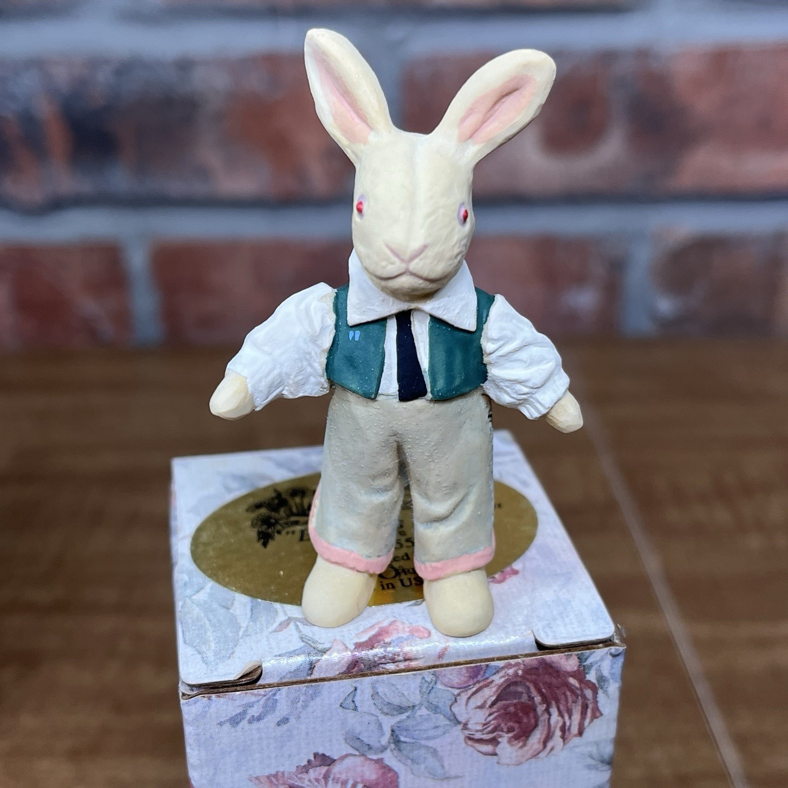 Vintage Jan Hagara Brooke’s Rabbit Bunny Figurine Certificate Authenticity NIB
