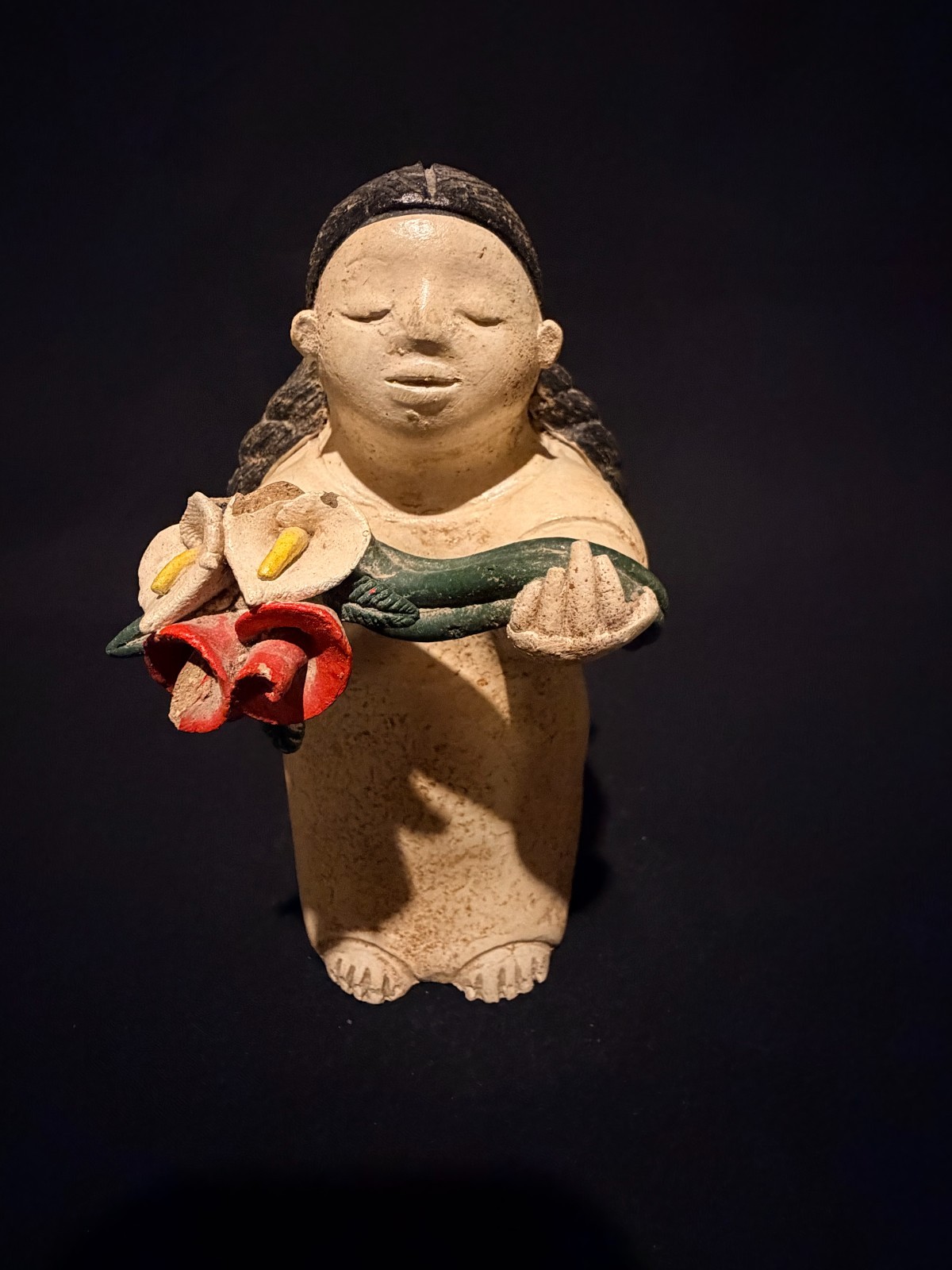 Vintage Mexican Folk Art Clay Pottery Seated Gordita Woman Calla Lilies 6.5\