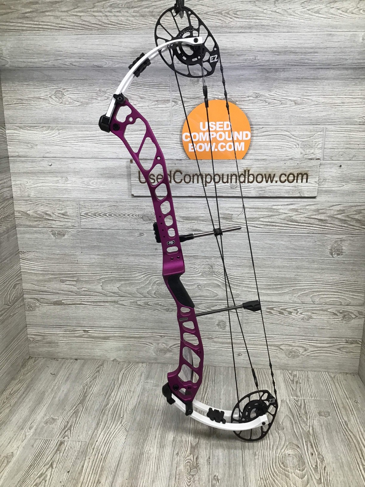 NEW IN BOX W/Warranty PSE Shootdown Pro E2 70# RH Purple Target Bow