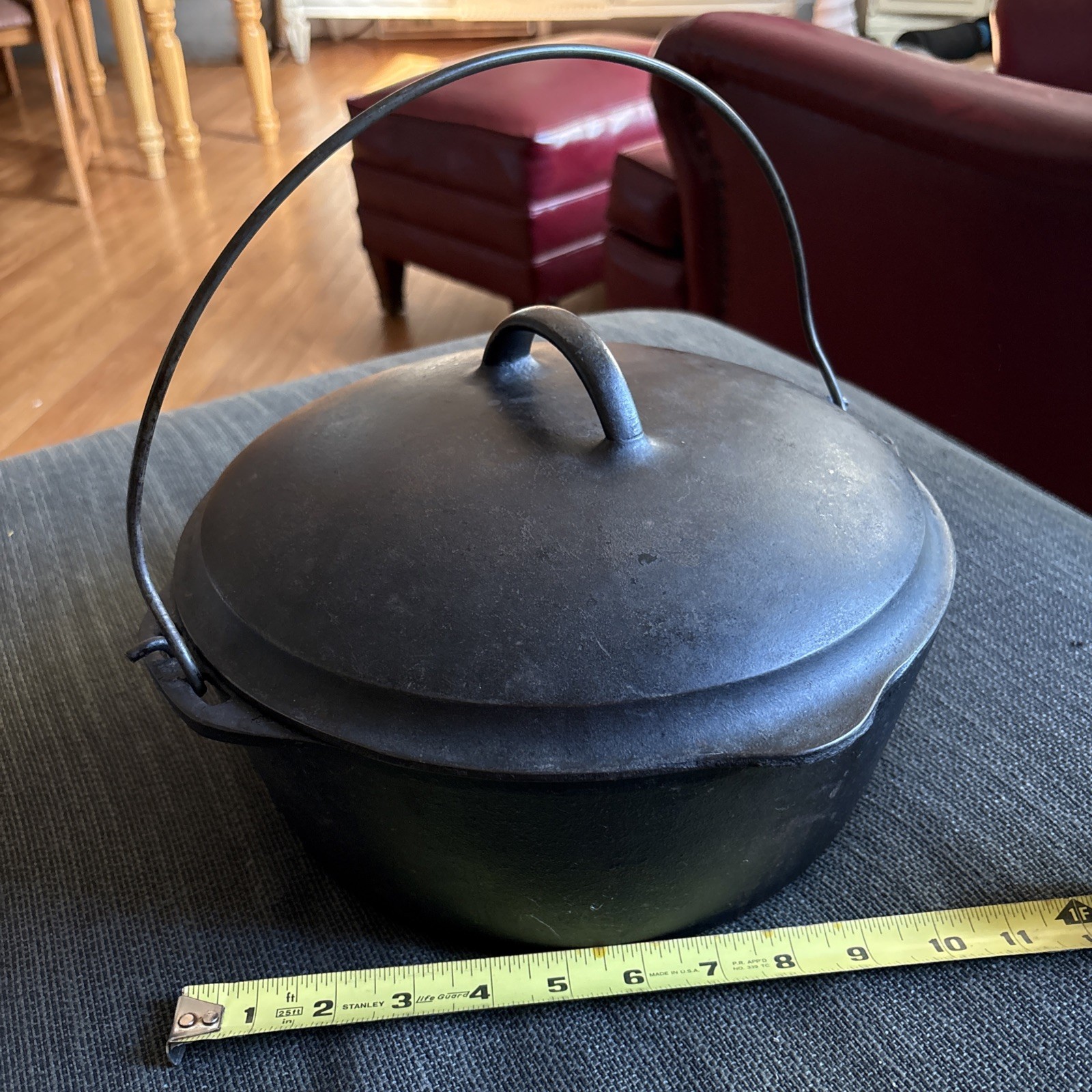 Vintage Wagner? (Unmarked) Cast Iron Dutch Oven #9 with Lid Vintage Wagner? (Unmarked) Cast Iron Dutch Oven #9 with Lid