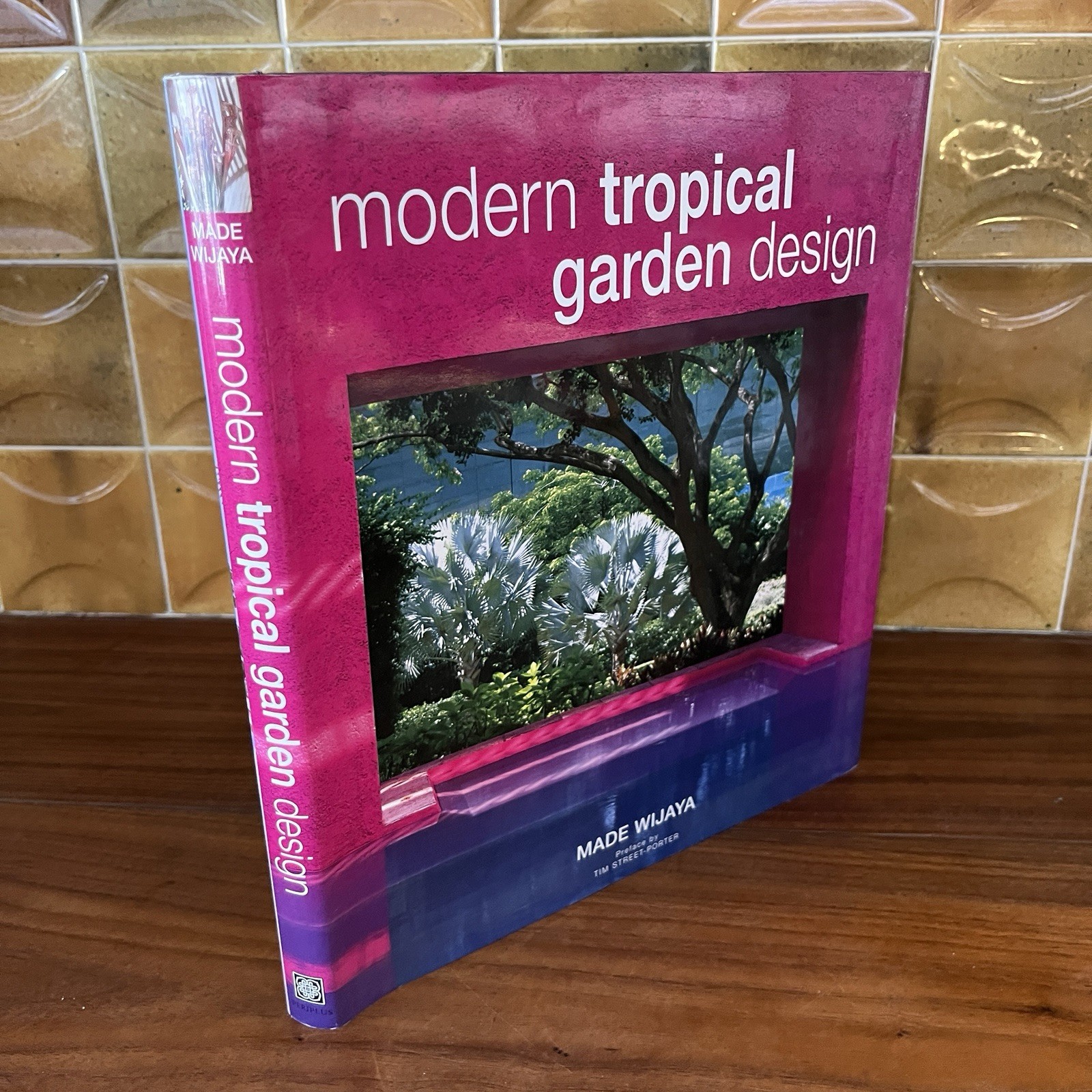 Modern Tropical Garden Design by Made Wijaya & Tim Street-Porter 2007 Periplus Modern Tropical Garden Design by Made Wijaya & Tim Street-Porter 2007 Periplus