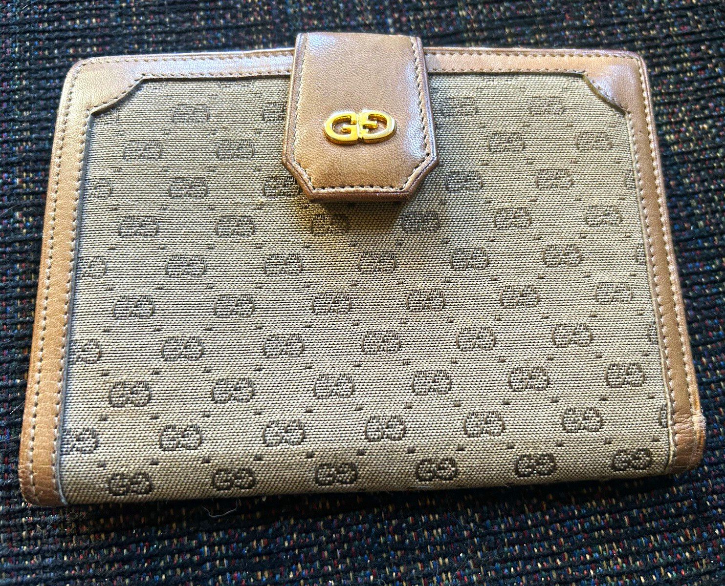 Authentic Vintage 1970s Gucci Boutique Brown GG Canvas Kiss Lock Wallet Bifold