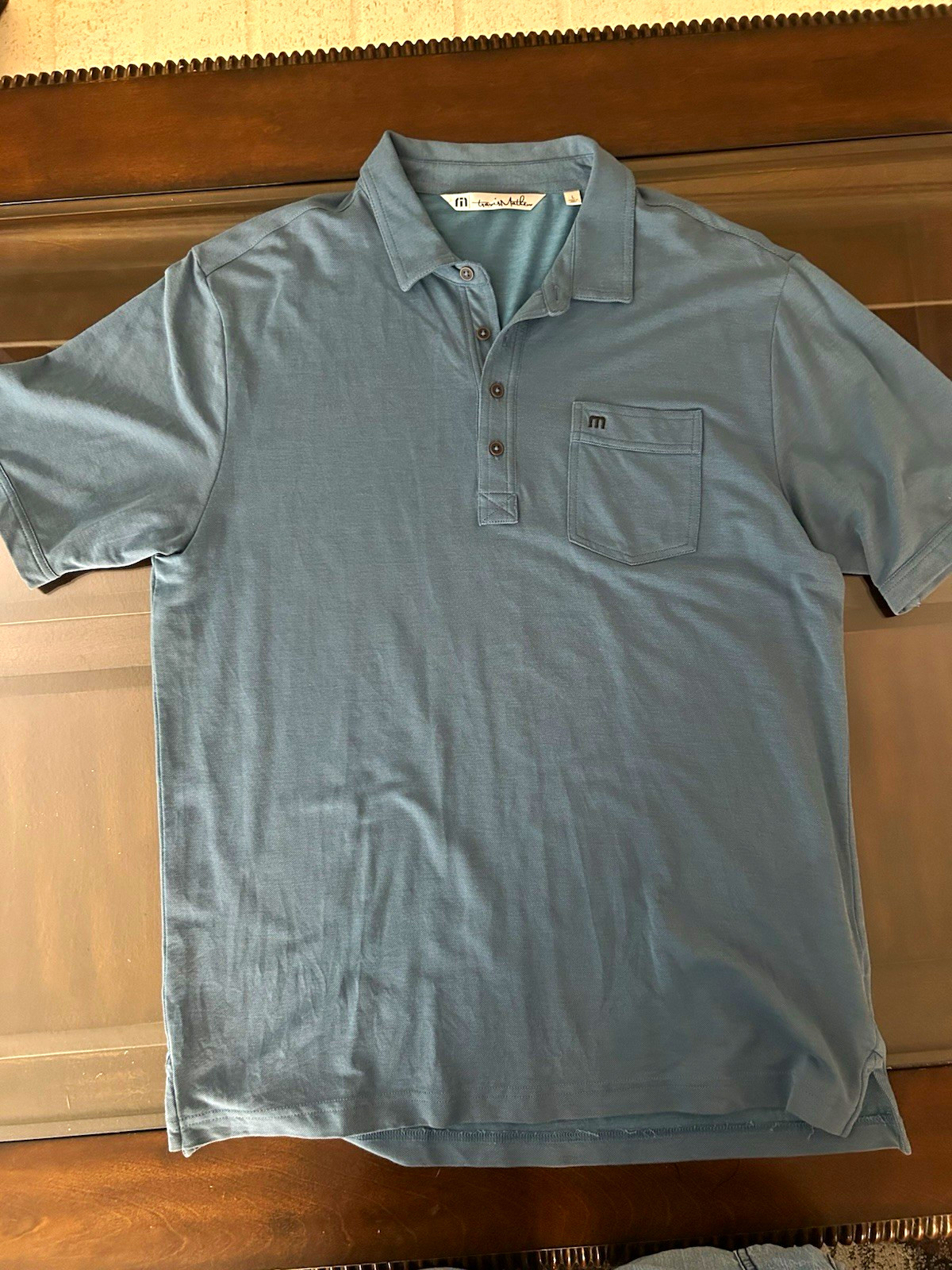 TravisMathew Men\'s Solid Blue Short Sleeve Collared Button Logo Knit Polo L TravisMathew Men\'s Solid Blue Short Sleeve Collared Button Logo Knit Polo L