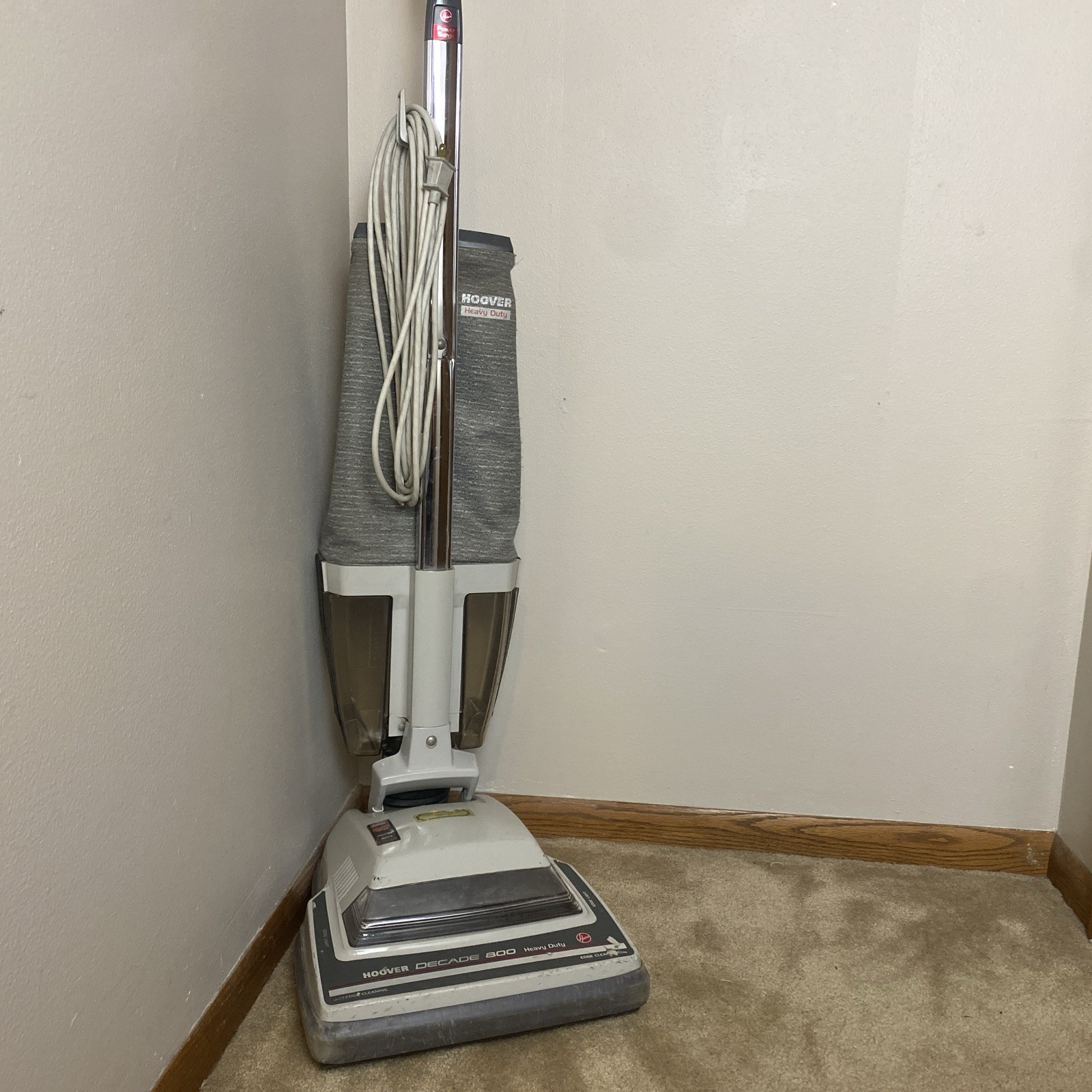 VTG Hoover U4505 Decade 800 Heavy Duty Hybrid Bagged / Bag-less Upright Vaccum