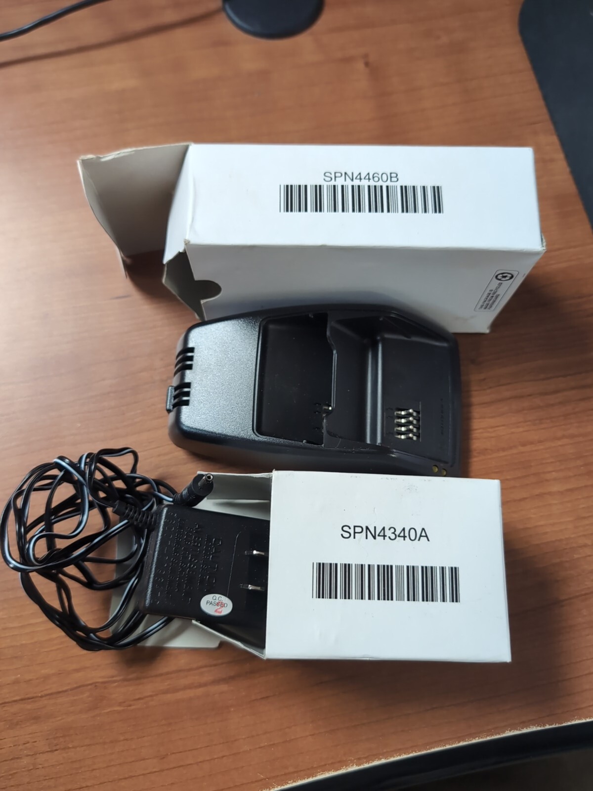 New Motorola SPN4460B Charger w/ Power Supply SPN4340A *FREE SHIPPING* New Motorola SPN4460B Charger w/ Power Supply SPN4340A *FREE SHIPPING*