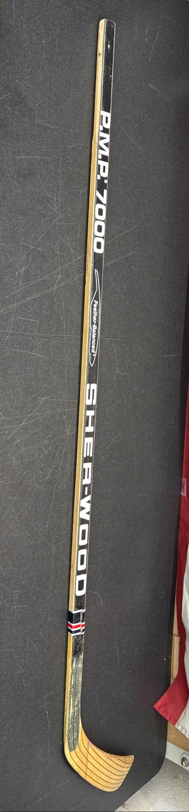 Chris Chelios 7 Sher-Wood RH PMP 7000 Wood NHL Hockey Player Stick Faded Signed