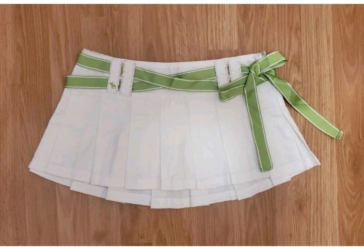 Abercrombie & Fitch - Pleated Vintage 90\'s Mini Skirt Size 0 - NEW with Tags Abercrombie & Fitch - Pleated Vintage 90\'s Mini Skirt Size 0 - NEW with Tags