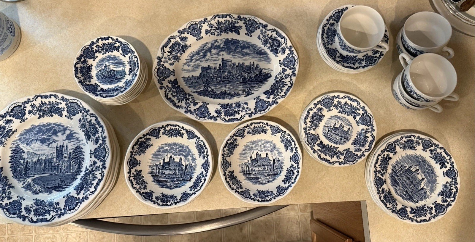 Vintage 48 Piece ENOCH WEDGWOOD ROYAL HOMES Of BRITAIN TOWER OF LONDON Blue
