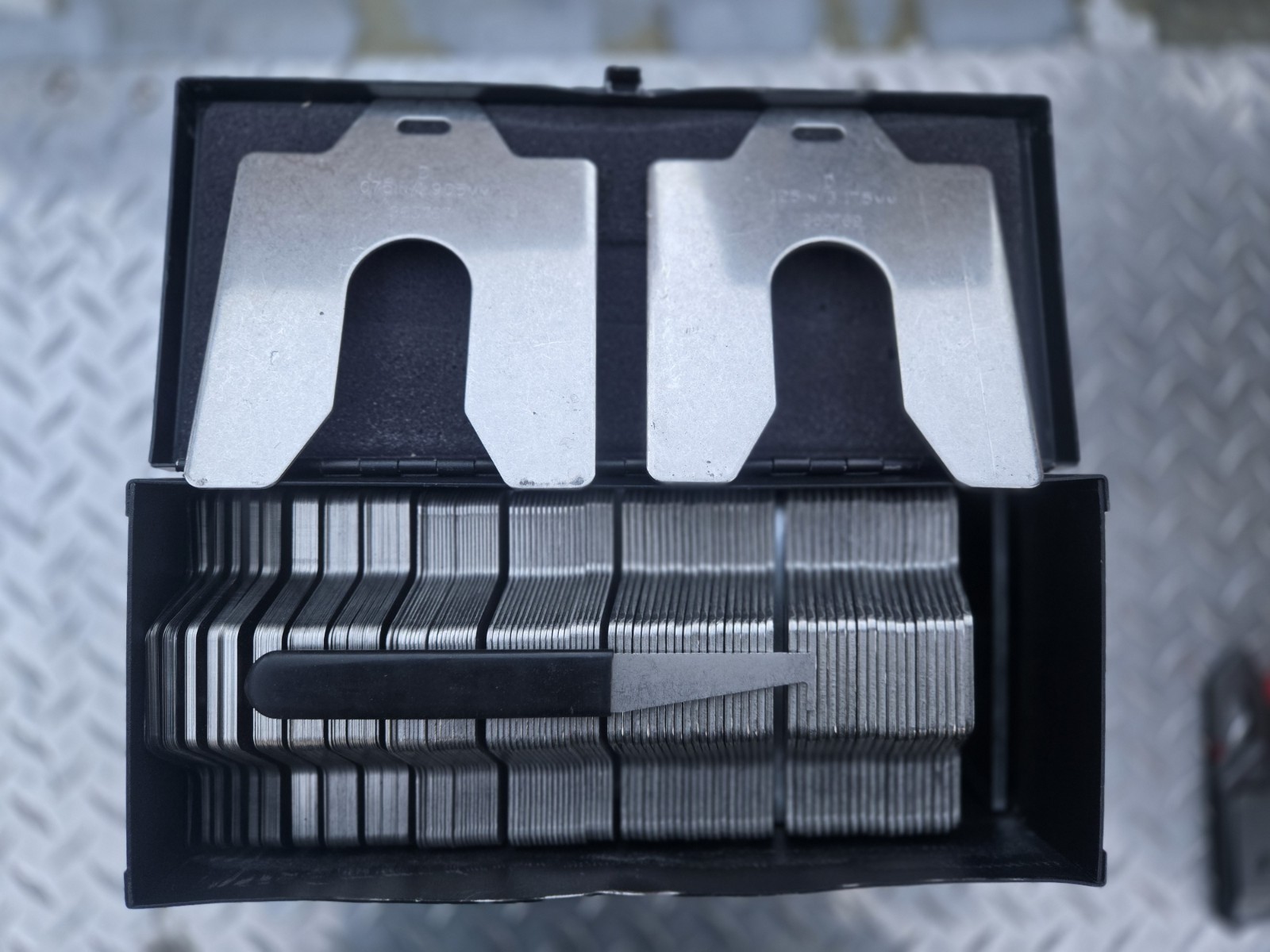 Slotted Shim Assortment 36D706, Tabbed, 260 pcs, D 5 in x 5 in, Stainless Steel