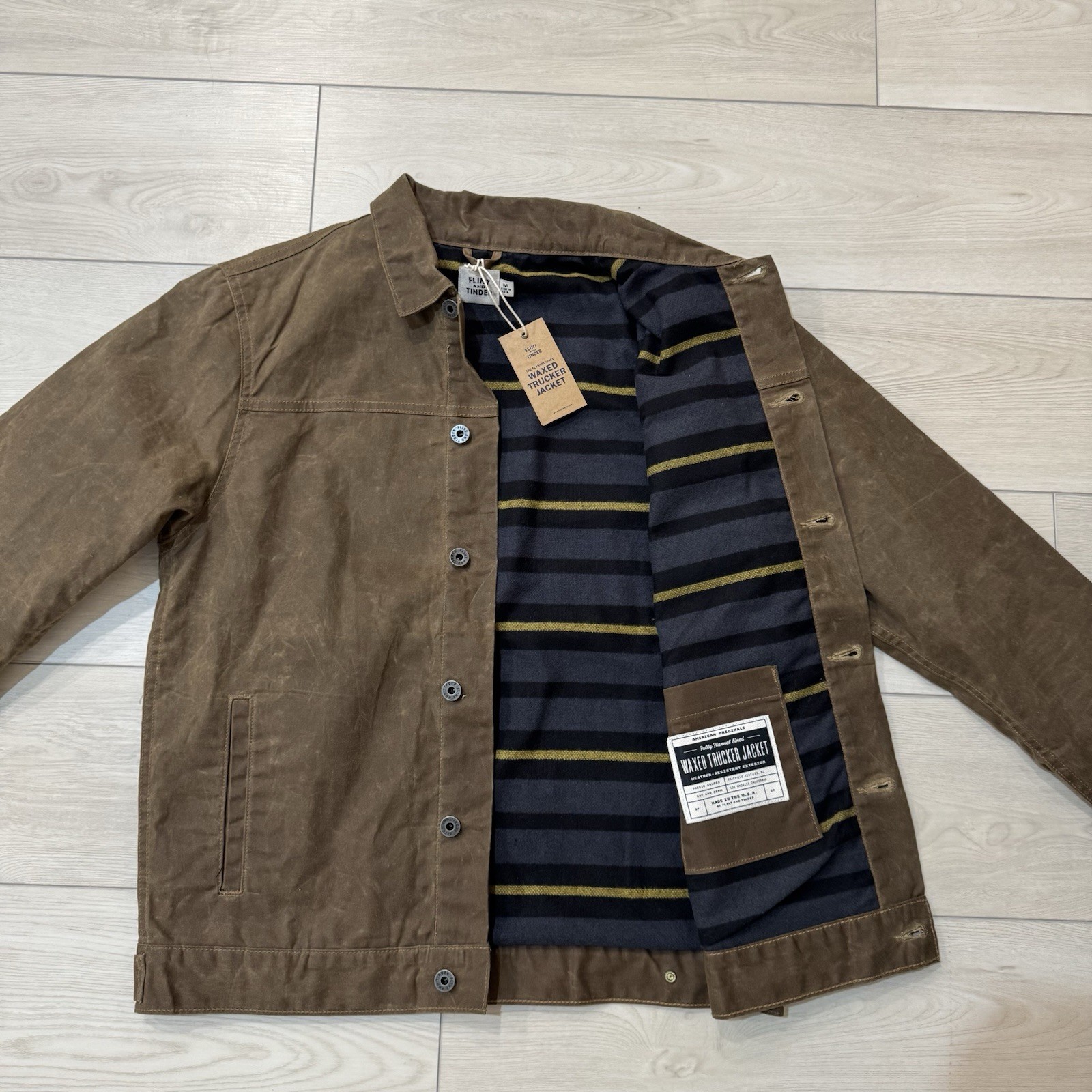 NWT Flint and Tinder Waxed Trucker Jacket Men’s Flannel Lined Havana Medium NWT Flint and Tinder Waxed Trucker Jacket Men’s Flannel Lined Havana Medium
