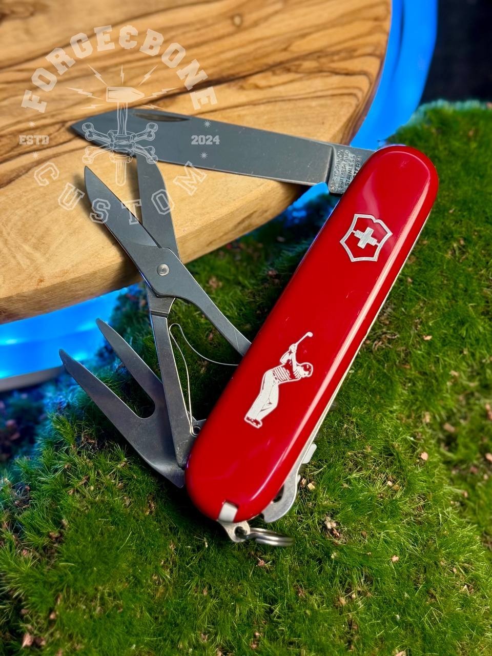 Victorinox Golfers Red 53811, New in Box (2)