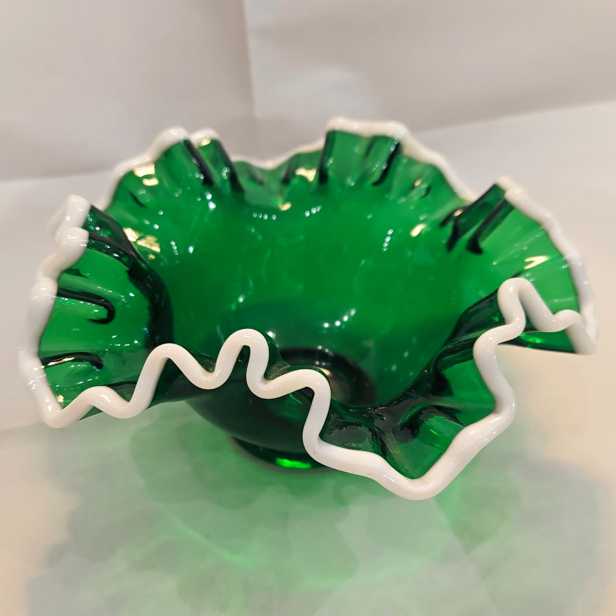 E35- Vintage Fenton Emerald Green & White Glass Ruffled Vase E35- Vintage Fenton Emerald Green & White Glass Ruffled Vase
