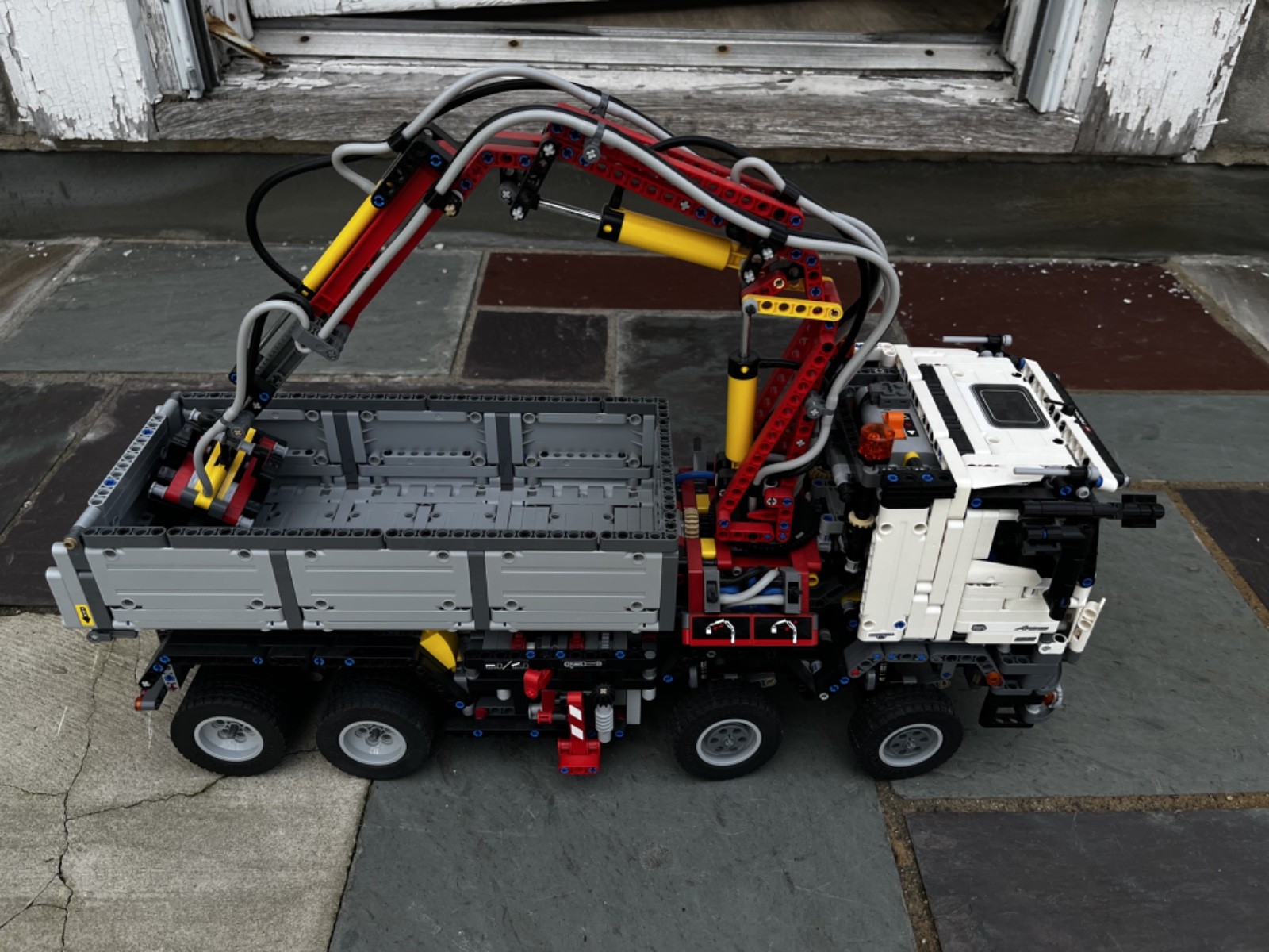 LEGO TECHNIC MERCEDES-BENZE AROCS 3245 (42043) COMPLETED NO BOX AS IS LEGO TECHNIC MERCEDES-BENZE AROCS 3245 (42043) COMPLETED NO BOX AS IS