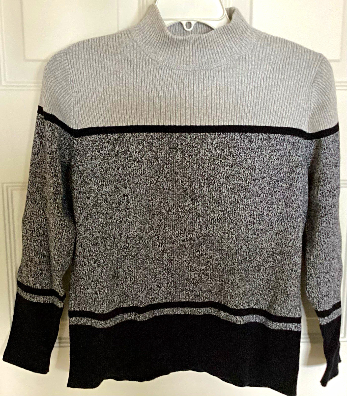 Karen Scott Women\'s L Gray Black Mock Neck Knit Colorblock Pullover Sweater Karen Scott Women\'s L Gray Black Mock Neck Knit Colorblock Pullover Sweater