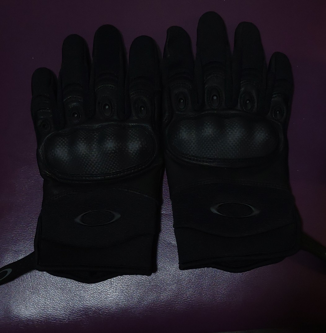 Oakley Factory Pilot 2.0 Gloves Size Large Slightly Used, Worn Once