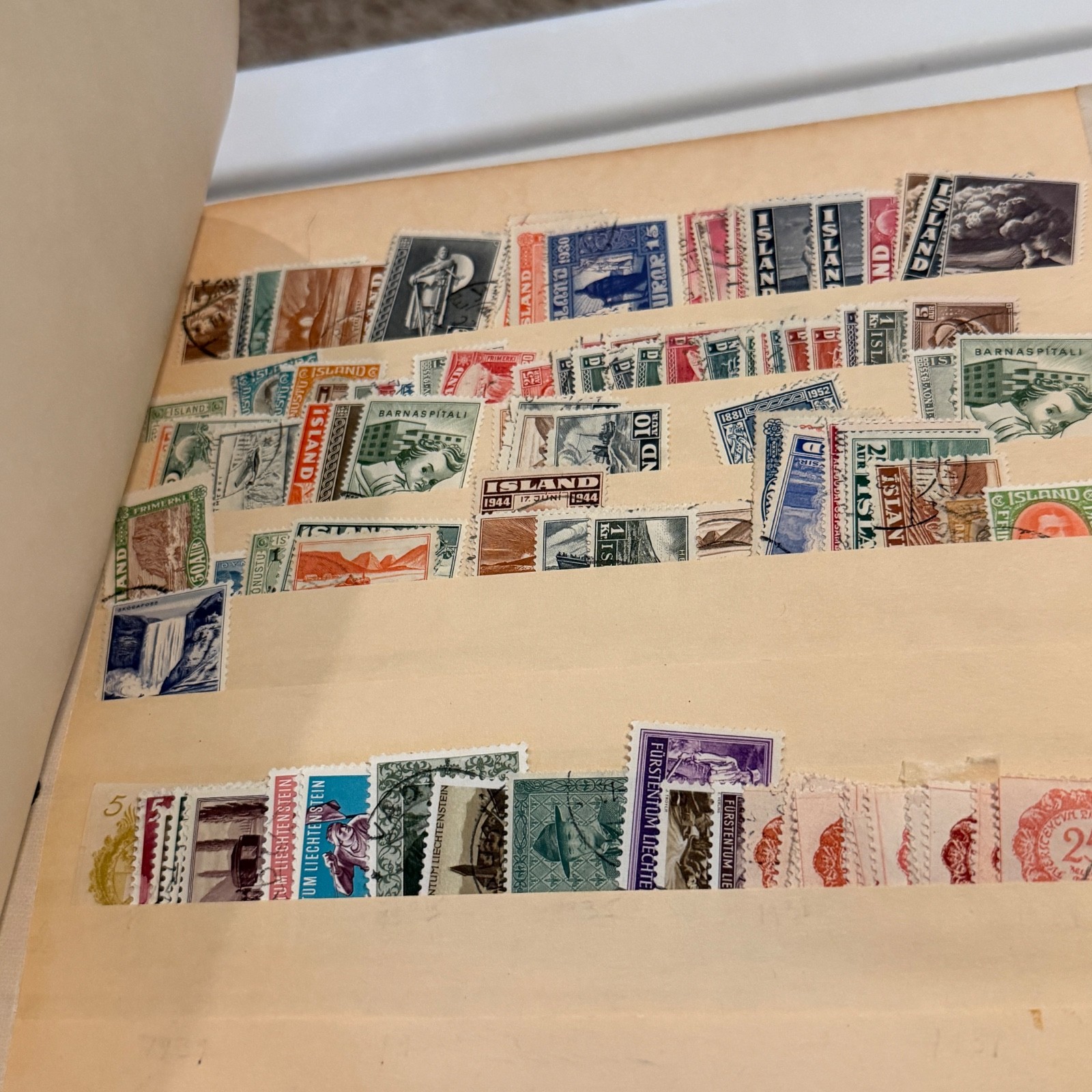 SCARCE ICELAND AFRICAN COLONIES SWITZERLAND & MORE M&U STAMPS STOCK PAGES FOLDER SCARCE ICELAND AFRICAN COLONIES SWITZERLAND & MORE M&U STAMPS STOCK PAGES FOLDER