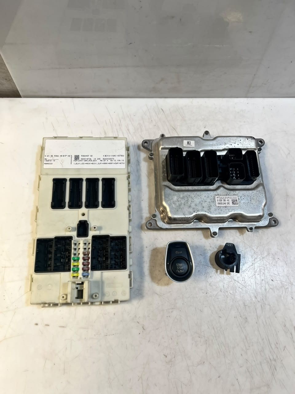 2012-2015 BMW 118i F20 F21 N13 Engine Control Unit ECU SET DME+FEM 8638198