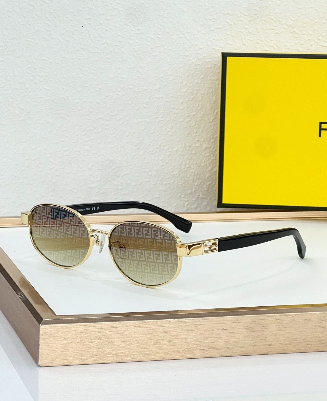 FENDI FE40217U Gold Black Round Sunglasses Brown Gradient Logo Lens 57-16-140 FENDI FE40217U Gold Black Round Sunglasses Brown Gradient Logo Lens 57-16-140
