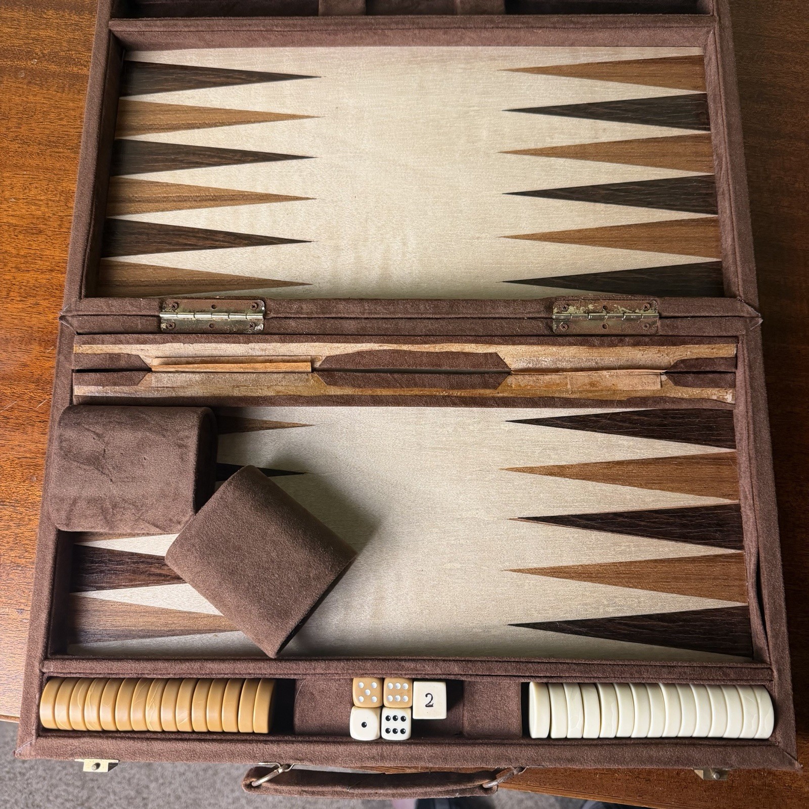 Vintage Backgammon Set Cream & Butterscotch Chips & Dice Wood Veneer Vintage Backgammon Set Cream & Butterscotch Chips & Dice Wood Veneer