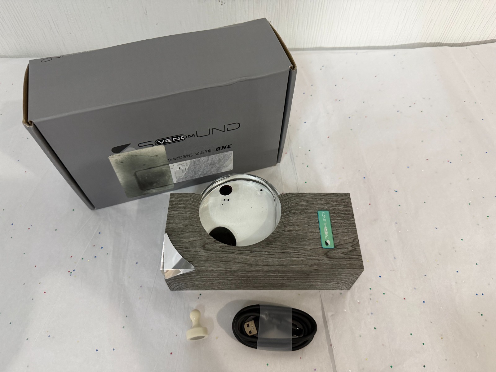 Sovenomund Dancing Ferrofluide Speaker Music Rhythm Mate One Sliver