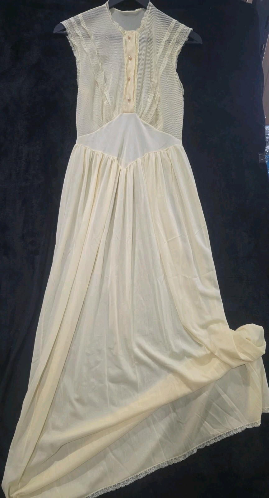 Vintage 50\'s Munsingwesr Nylon Tricot Yellow Nightgown Size 32 Vintage 50\'s Munsingwesr Nylon Tricot Yellow Nightgown Size 32