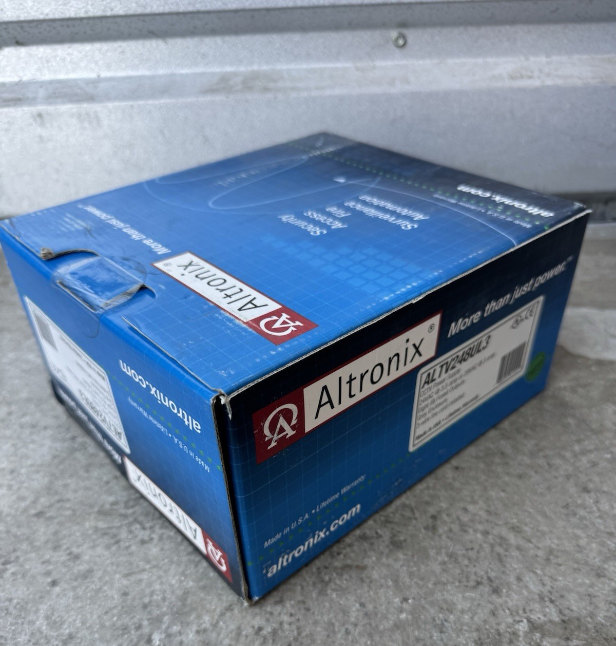 FACTORY SEAL Altronix ALTV248UL3 CCTV Power Supply - 8 Fused Outputs - 24/28VAC