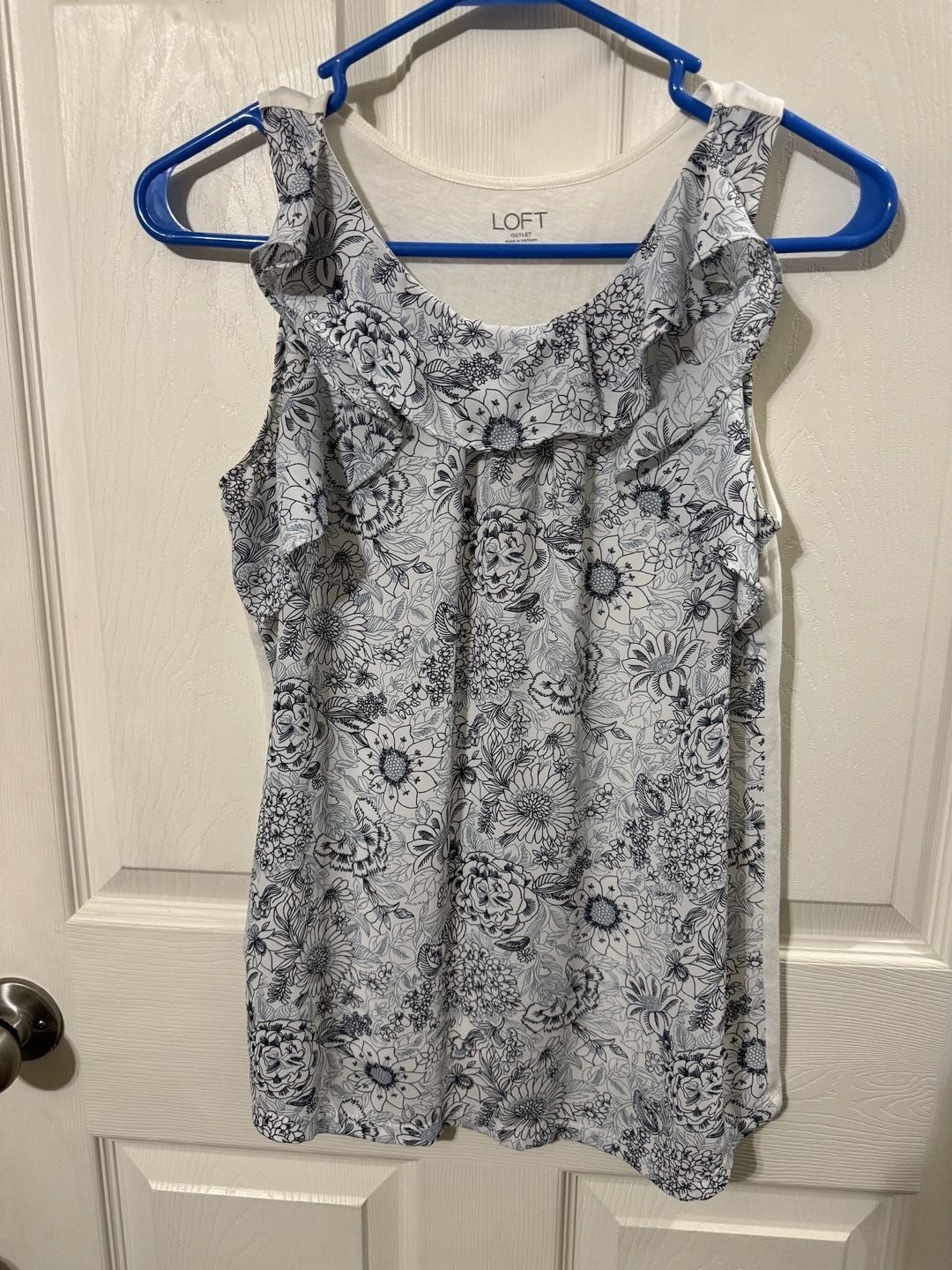 LOFT Outlet Ruffle Tank Top Size S Blue White Floral Print Sleeveless LOFT Outlet Ruffle Tank Top Size S Blue White Floral Print Sleeveless