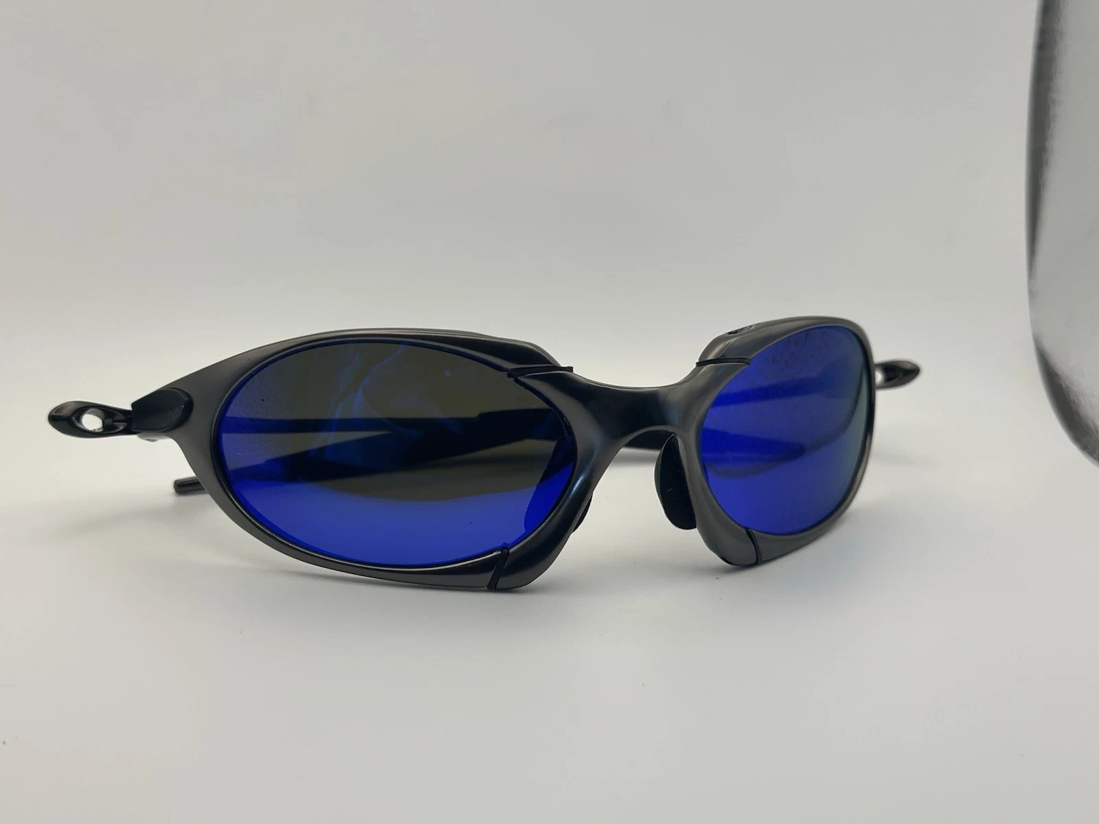 Oakley Romeo Sunglasses Vintage, Metal Black Frame Polarized Blue Lens Oakley Romeo Sunglasses Vintage, Metal Black Frame Polarized Blue Lens