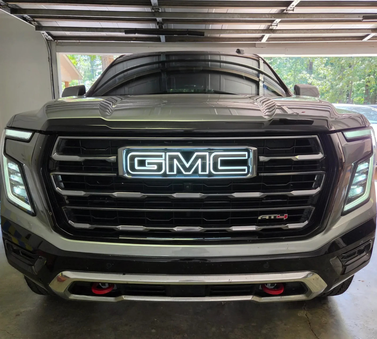 2021-2027 GMC Yukon Illuminated Grille Emblem Amber & White LED Color