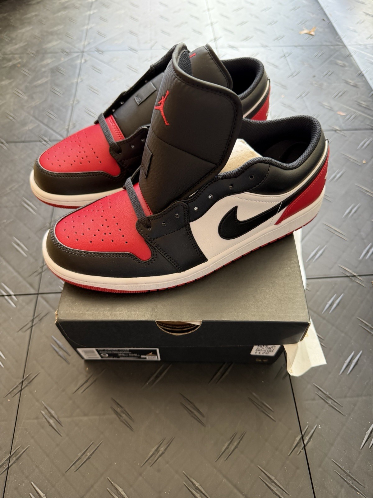 Air Jordan 1 Low Men\'s Shoes Red Black White 553558-161 Sneakers New