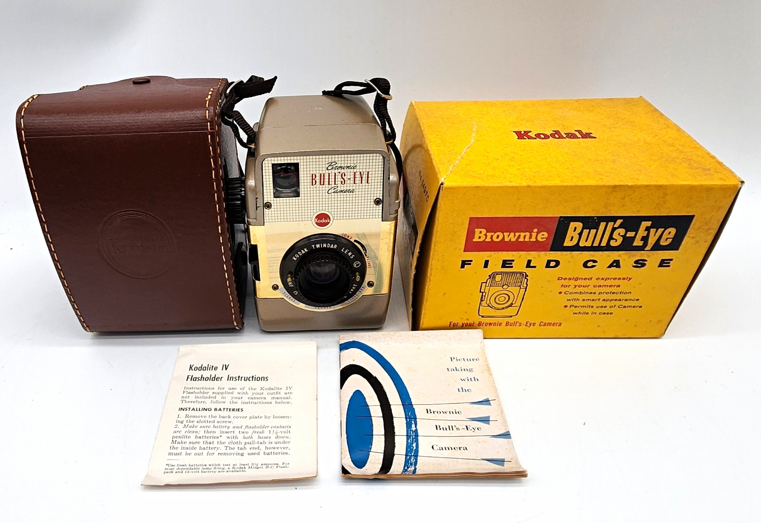 Vintage Kodak Brownie Bull\'s-Eye Camera w/ Case Box Manuals Tested