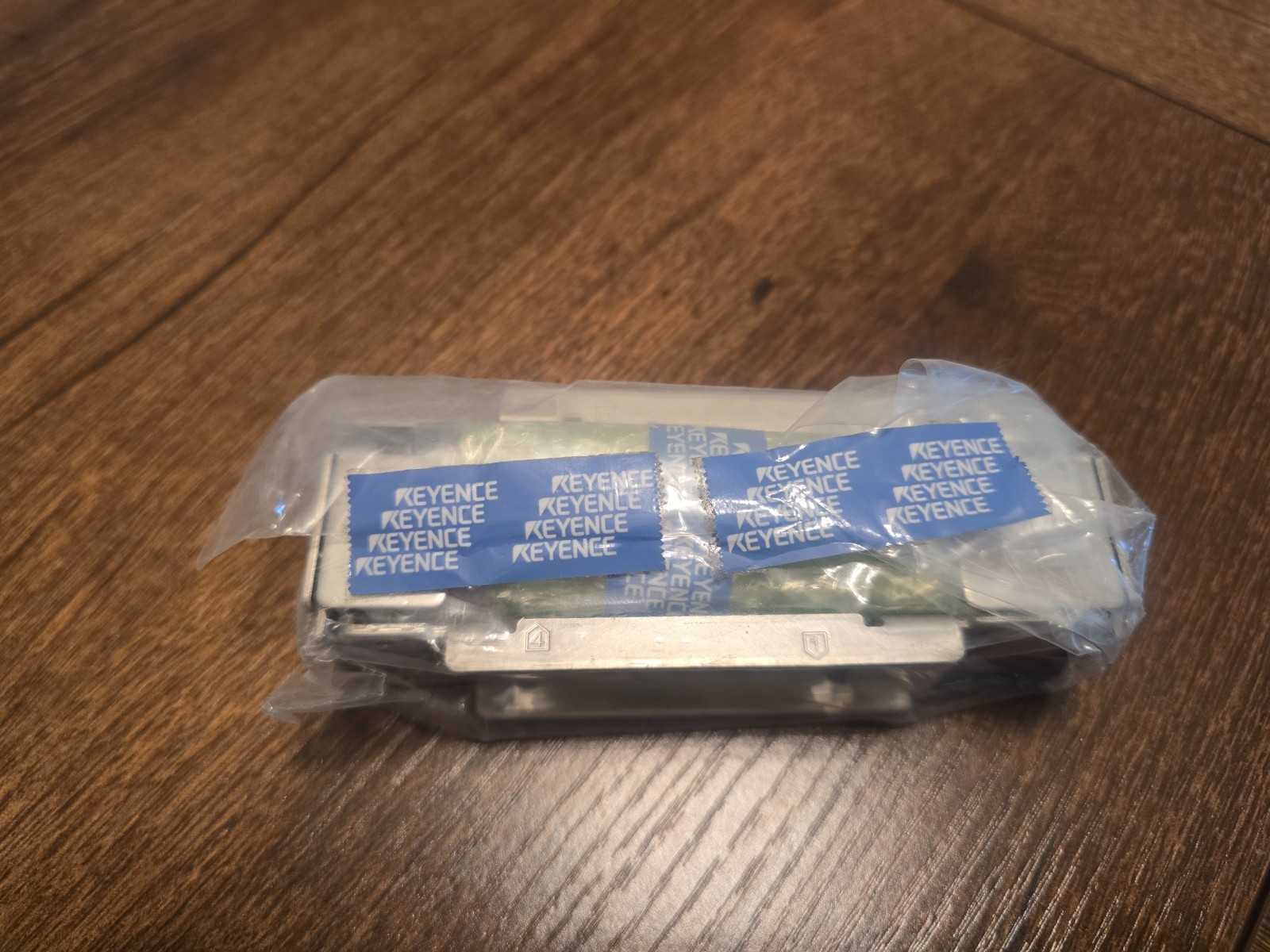 KEYENCE FD-XC20M2 CLAMP SET *NEW OPEN BOX*
