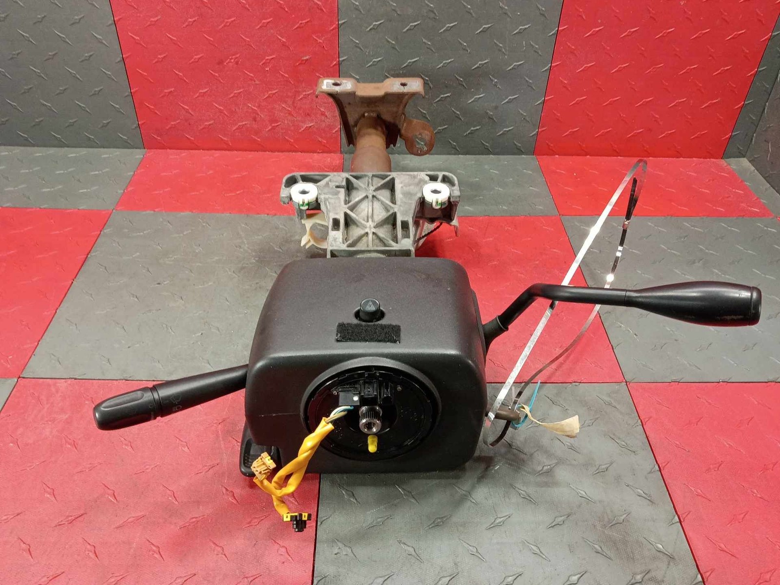 2004-05 Dodge 2500 Column Shift Steering Column Assy Slate Gray w/Radio Control 2004-05 Dodge 2500 Column Shift Steering Column Assy Slate Gray w/Radio Control